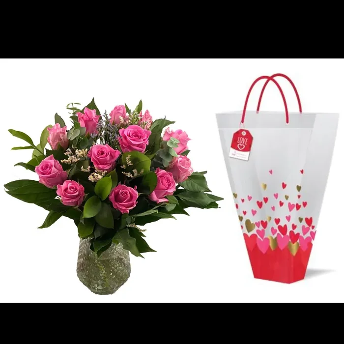 Bouque Holiday Ready Roses In A Vase