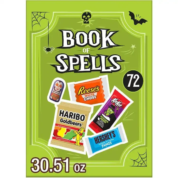 HERSHEY‘s Chocolate & Sweets Assorted Trick or Treat Halloween Candy Spell Book Box – 30.51oz/72pc